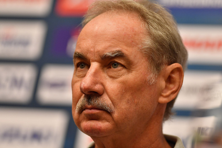 Kabar duka menyelimuti dunia sepak bola Indonesia. Mantan pelatih Timnas Indonesia, Alfred Riedl, meninggal dunia. ANTARA Foto/Widodo S. Jusuf