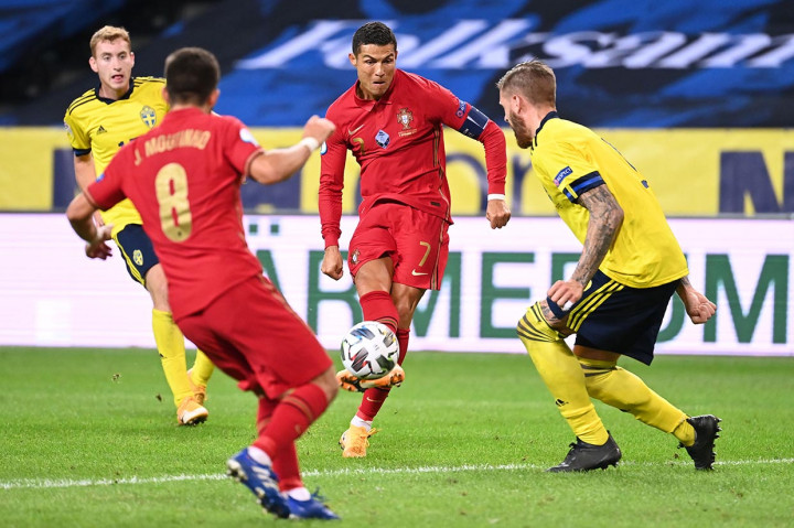 Ronaldo Bawa Portugal Tundukkan Swedia 2-0