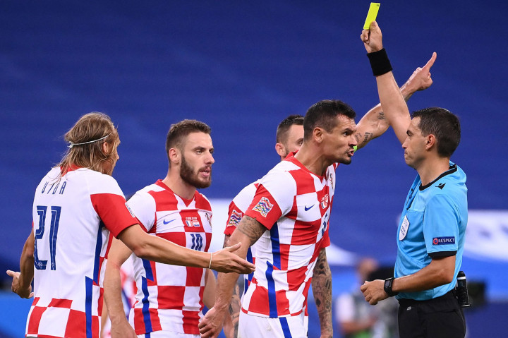 Pada menit-76 tuan rumah mendapat keuntungan ketika wasit Ovidiu Hategan menunjuk titik putih menyusul handball Marcelo Brozovic di dalam area terlarang. Keputusan itu diprotes oleh kubu Kroasia yang membuat Hategan mengeluarkan dua kartu kuning.