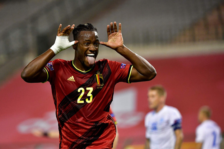 Michy Batshuayi melakukan selebrasi usai membobol gawang Islandia yang dikawal Ogmundur Kristinsson.