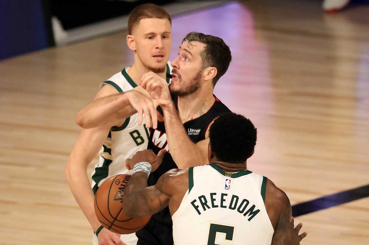 Goran Dragic juga menyumbang 17 poin untuk Heat, disusul Jae Crowder yang mencetak 16 poin, Tyler Herro 14 poin, Bam Adebayo 13 poin, dan Kelly Olynyk 12 poin.