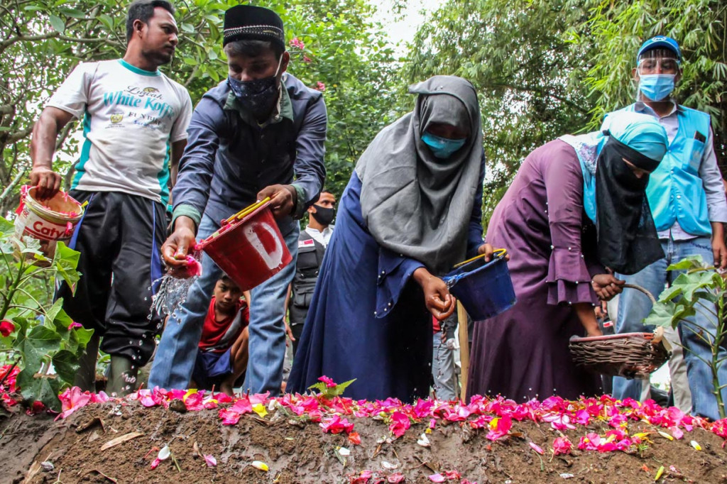 Seorang perempuan etnis Rohingya bernama Nur Khalimah (21) yang merupakan bagian dari 296 orang Rohingya yang terdampar di Aceh pada Senin, 7 September 2020, dini hari itu meninggal dunia di tempat penampungan BLK Desa Mee Kandang, Selasa, 6 September 2020, sekitar pukul 18.45 WIB karena sakit.