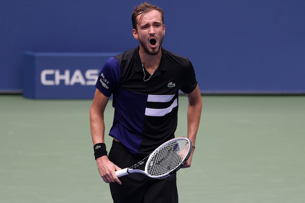 Unggulan ketiga Daniil Medvedev mengalahkan petenis sesama Rusia dan teman masa kecilnya Andrey Rublev dengan straight set untuk mencapai semifinal US Open (AS Terbuka) 2020 pada Kamis, 10 September 2020 pagi WIB.