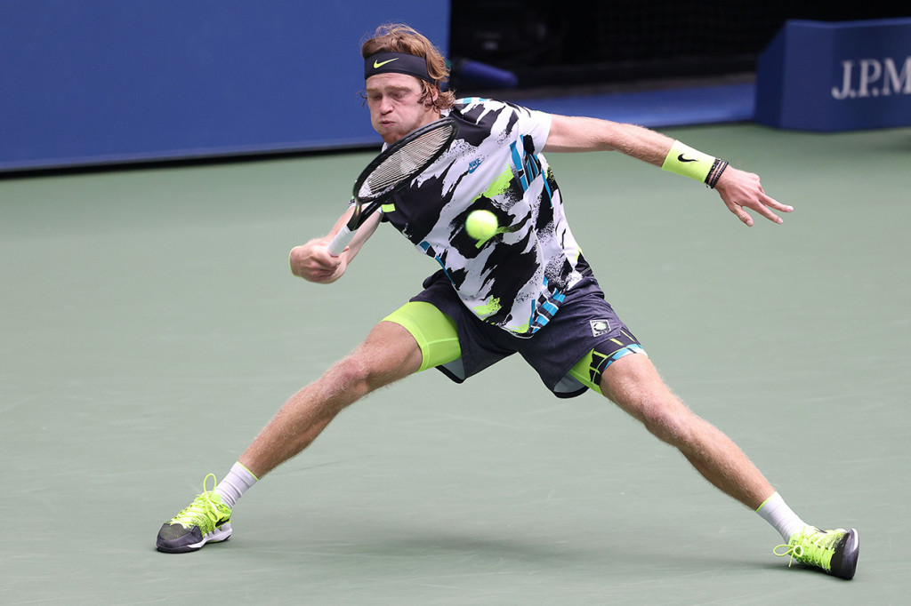 Medvedev dan Rublev, 22, sudah saling kenal sejak berkompetisi di turnamen di bawah sepuluh tahun di Rusia. Medvedev sekarang unggul 3-0 atas temannya tersebut di tenis profesional.