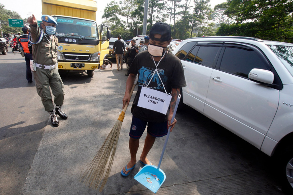 Razia masker gabungan dilangsungkan di tujuh titik wilayah perbatasan dua daerah tersebut. Tujuh titik lokasi perbatasan kedua daerah tersebut meliputi Kecamatan Sukaraja, Babakan Madang, Ciawi, Ciomas, Dramaga, dan Kemang.
