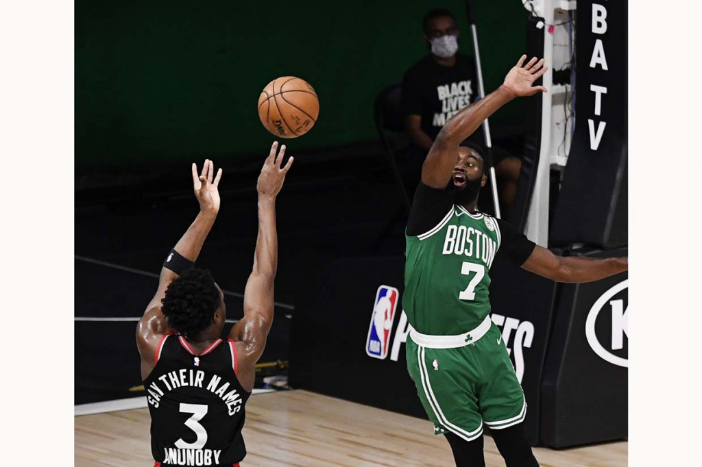 OG Anunoby mencetak tiga poin penentu kemenangan saat waktu tinggal menyisakan 57,5 detik pada overtime kedua untuk memperpanjang nafas Raptors.