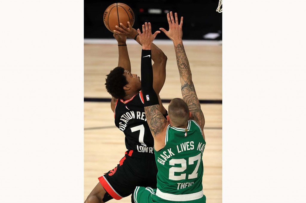 Enam pemain Raptors mencetak dua digit poin, dipimpin oleh Kyle Lowry dengan 33 poin. Powell mengemas 23 poin, dan Fred VanVleet menyumbang 21 poin.