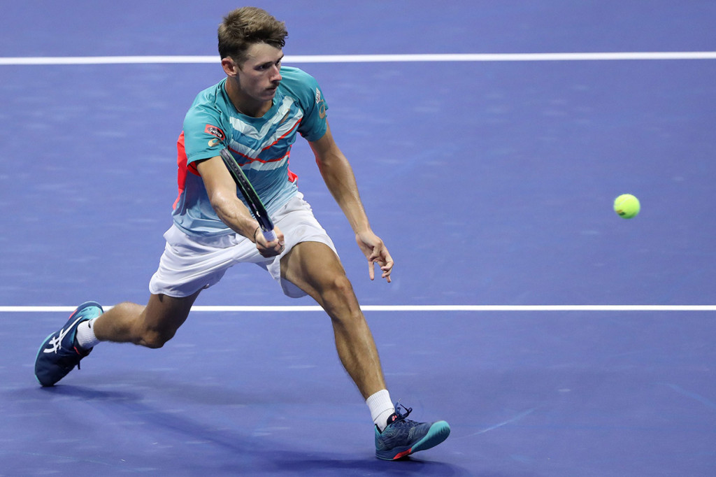 Thiem juga memenangkan 83 persen poin servis pertama, sementara de Minaur, yang bermain di perempat final Grand Slam pertamanya, hanya bisa mengelola 49 persen.