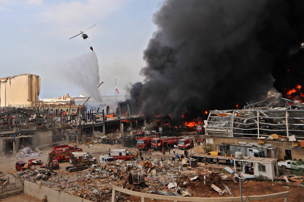 Foto maupun video kebakaran itu menyebar di media sosial, dan membuka kembali luka pedih publik ibu kota Lebanon, sejak dua ledakan mengguncang pada 4 Agustus lalu. 
