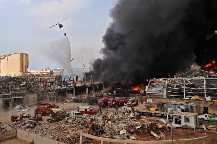 Foto maupun video kebakaran itu menyebar di media sosial, dan membuka kembali luka pedih publik ibu kota Lebanon, sejak dua ledakan mengguncang pada 4 Agustus lalu. 
