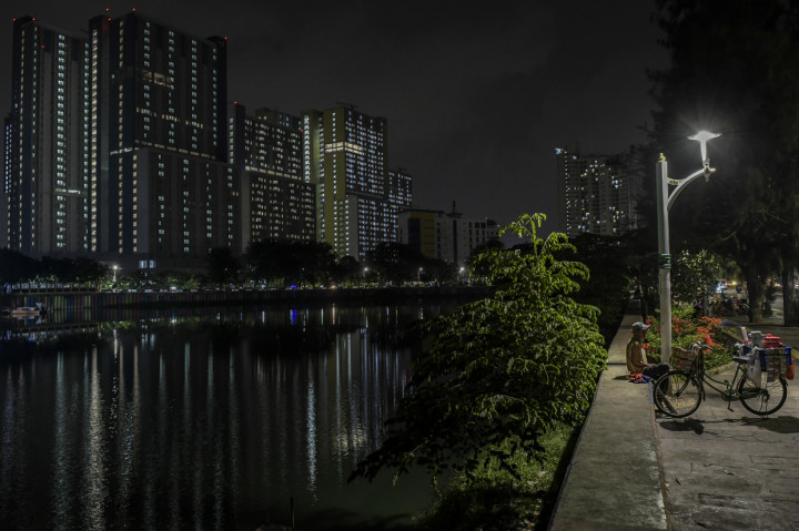 Sementara itu Pemerintah Provinsi DKI Jakarta akan kembali memberlakukan pembatasan sosial berskala besar (PSBB) total mulai 14 September 2020. 