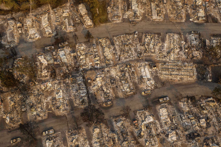 Gubernur Oregon Kate Brown menyebut bahwa sejumlah kota, termasuk lima di antaranya yakni Detroit di Santiam Valley, Blue River dan Vida di wilayah pesisir Lane, serta Phoenix dan Talent di Oregon bagian selatan sebagian besar telah hancur.