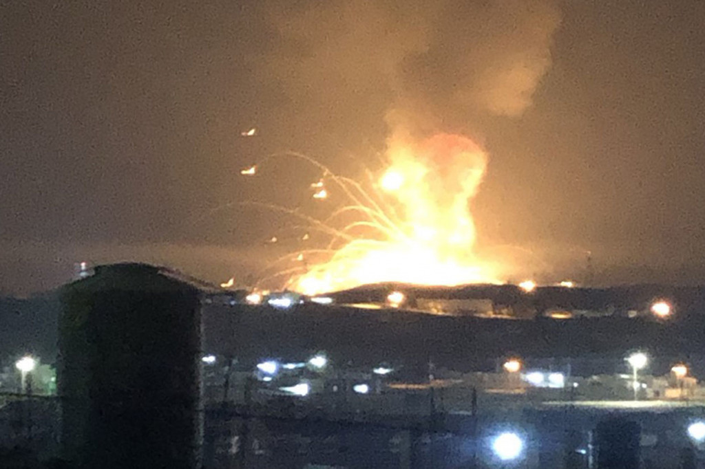 Belum diketahui pasti penyebab ledakan yang terjadi di Kota Zarqa, 25 kilometer (15 mil) timur ibu kota Amman, tempat puluhan pangkalan militer dan depot amunisi berada di pinggiran kota industri tersebut.