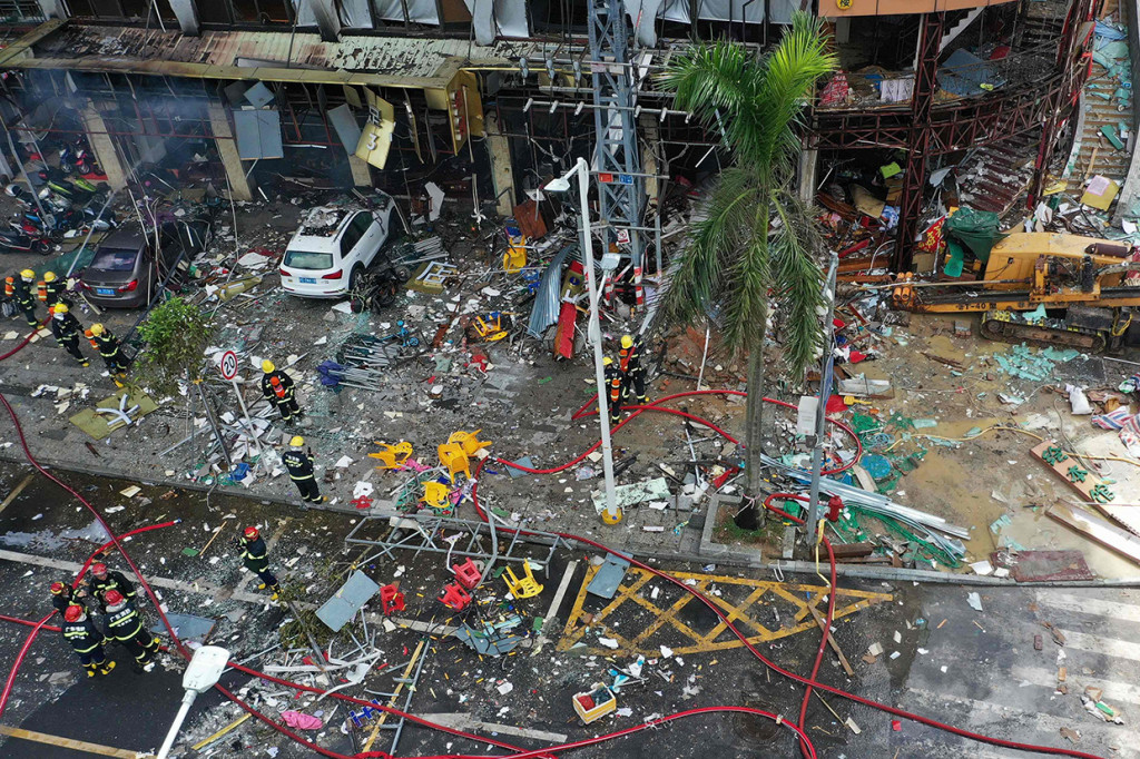 Ledakan gas mengoyak sebuah hotel di Kota Zhuhai, Tiongkok selatan pada Jumat, 11 September 2020. Ajaibnya, kejadian tersebut hanya menyebabkan tiga orang luka-luka.