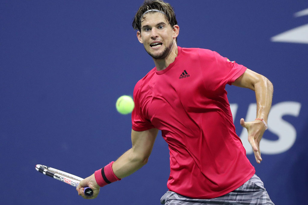 Runner up Australian Open itu menghabiskan sisa set dengan terus mengejar lawannya dalam perburuan poin, mengonversi break penting untuk menyamakan kedudukan menjadi 5-5, sebelum Medvedev memaksakan tiebreak.