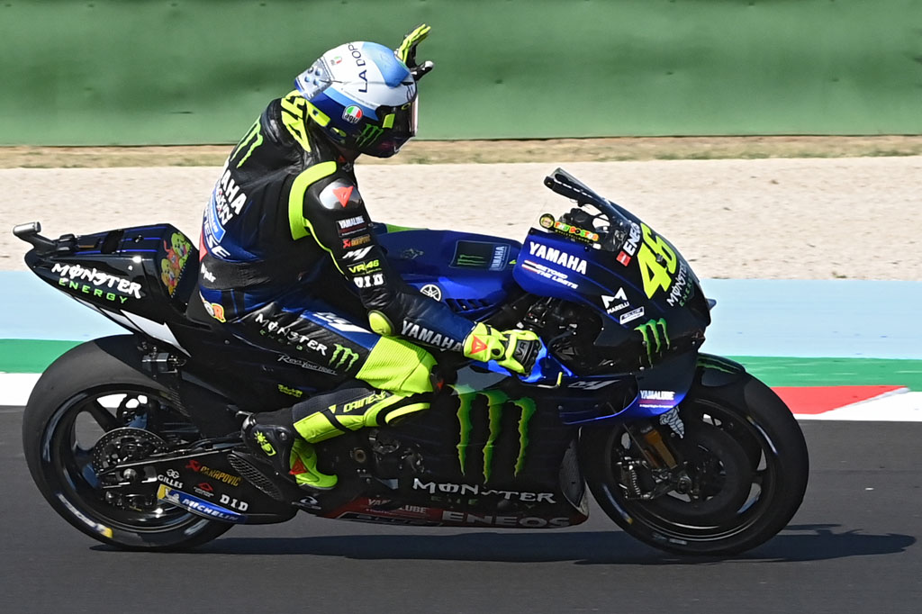 Sedangkan Valentino Rossi akan start dari P4, di baris kedua, demikian laman resmi MotoGP.