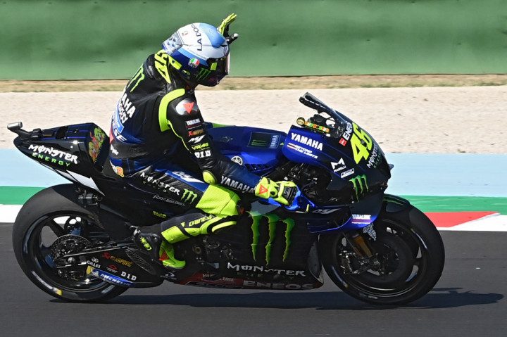 Sedangkan Valentino Rossi akan start dari P4, di baris kedua, demikian laman resmi MotoGP.