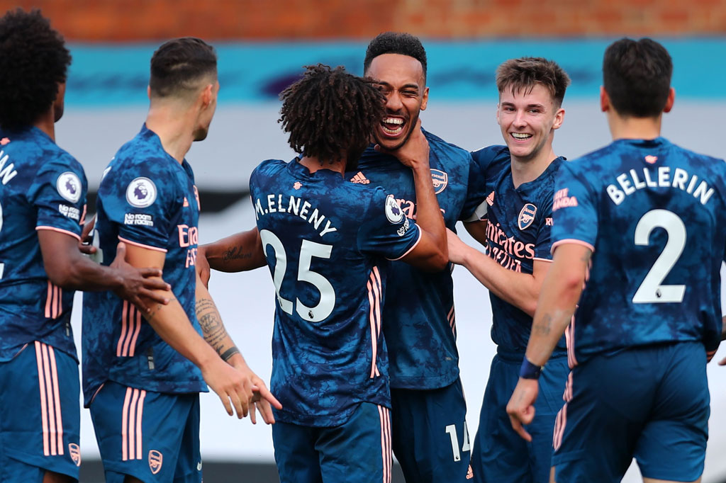 Pierre-Emerick Aubameyang mengemas gol ketiga untuk timnya pada menit ke-57. Mendapat umpan dari Willian di sisi kiri, sepakan Aubameyang bersarang di pojok kanan atas gawang Fulham.