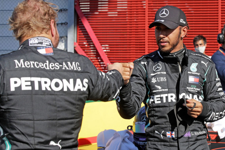 Pembalap asal Britania itu mampu mencetak waktu terbaik satu menit 15,144 detik, untuk mengalahkan Bottas yang terpaut 0,059 detik sekaligus merebut pole position, demikian laman resmi Formula 1.