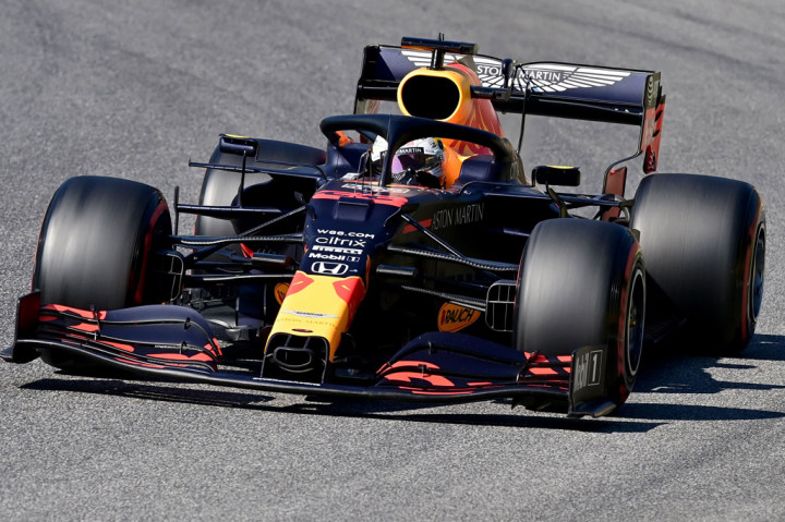 Di belakang duet Mercedes itu, Max Verstappen dari tim Red Bull akan start dari P3, terpaut 0,365 detik dari polesitter. Verstappen ditemani rekan satu timnya, Alexander Albon yang akan start dari P4.