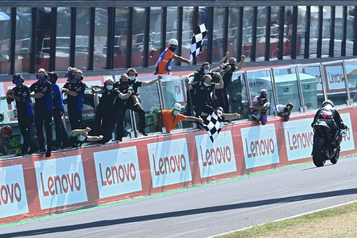 Franco Morbidelli sukses mempertahankan posisi terdepan hingga akhirnya finis dengan catatan waktu 40 menit 31,524 detik.