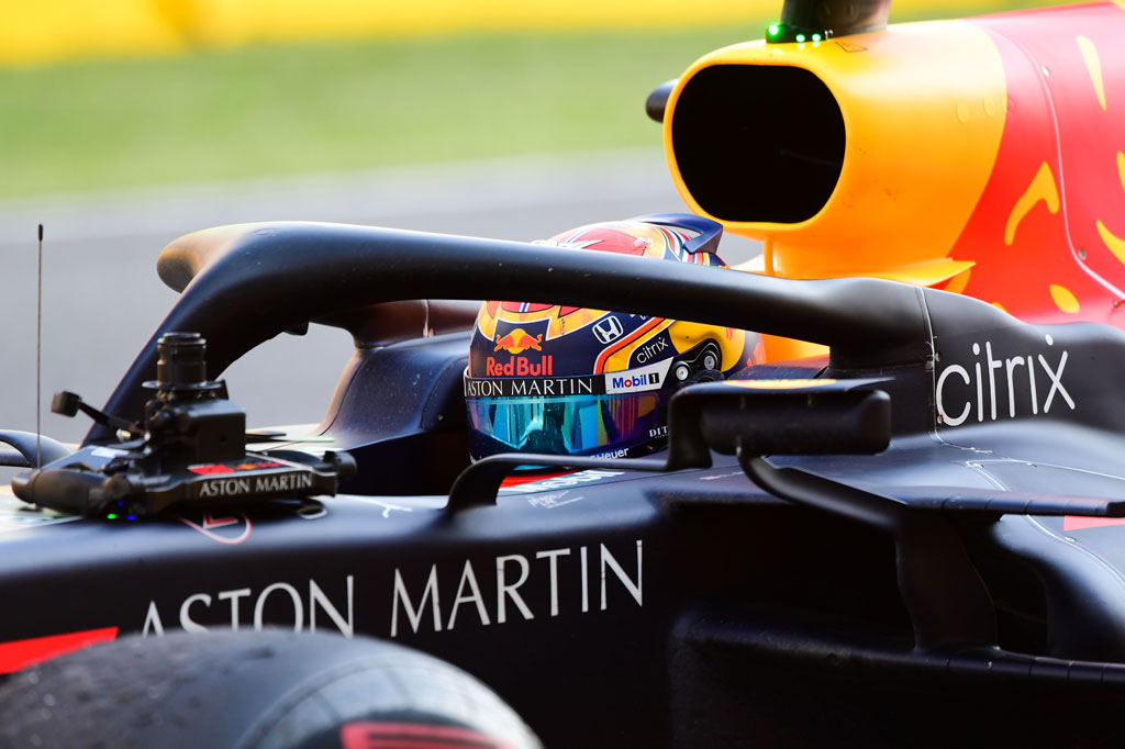 Di belakang duet Silver Arrow itu, pembalap Red Bull asal Thailand Alexander Albon meraih finis podium pertamanya di F1 ketika rekan satu timnya, Max Verstappen gagal menyelesaikan lomba karena terlibat kecelakaan di lap pembuka.