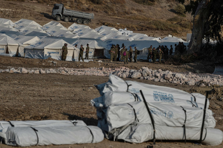 Pemerintah Yunani mulai membangun kamp sementara dan pusat penerimaan migran di Lesbos, menggantikan kamp pengungsi penuh sesak yang telah hancur dilalap api. AFP Photo/Louisa Gouliamaki