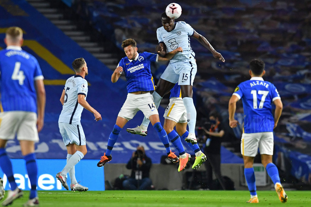 Brighton & Hove Albion bisa meladeni permainan Chelsea di awal babak pertama dengan melakukan pressing ketat.