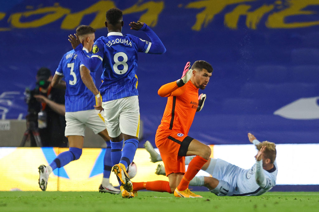 Namun tuan rumah kebobolan akibat blunder pertahanannya pada menit ke-21 ketika penjaga gawang Mat Ryan melanggar Timo Werner di kotak terlarang. 