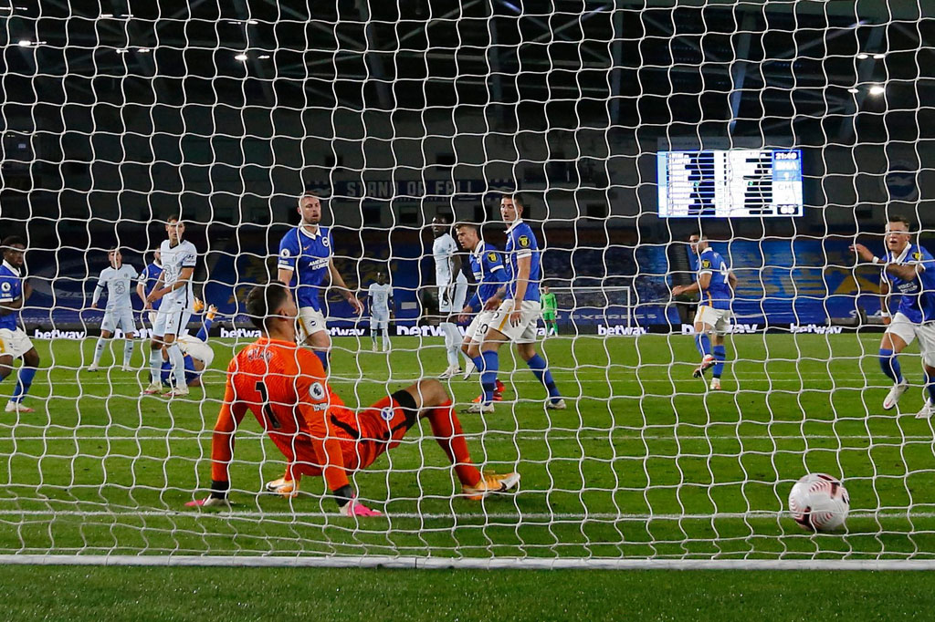 Chelsea memastikan kemenangan menjadi 3-1 pada menit ke-66 lewat sepakan Kurt Zouma yang membentur Adam Webster dan berbelok arah untuk mengecoh Ryan.