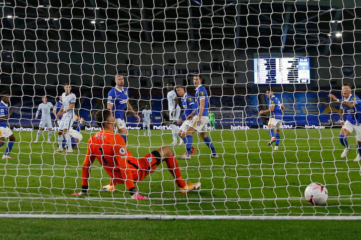 Chelsea memastikan kemenangan menjadi 3-1 pada menit ke-66 lewat sepakan Kurt Zouma yang membentur Adam Webster dan berbelok arah untuk mengecoh Ryan.