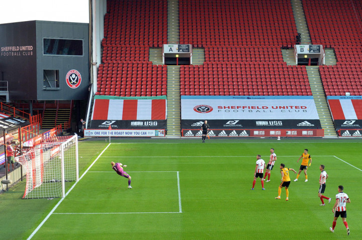 Wolves unggul dua gol dalam kurun tiga menit di Stadion Bramall Lane, sheffield. Gol itu tercipta lewat Raul Jimenez sang pencetak gol terbanyak timnya pada musim lalu saat laga baru berjalan 3 menit.