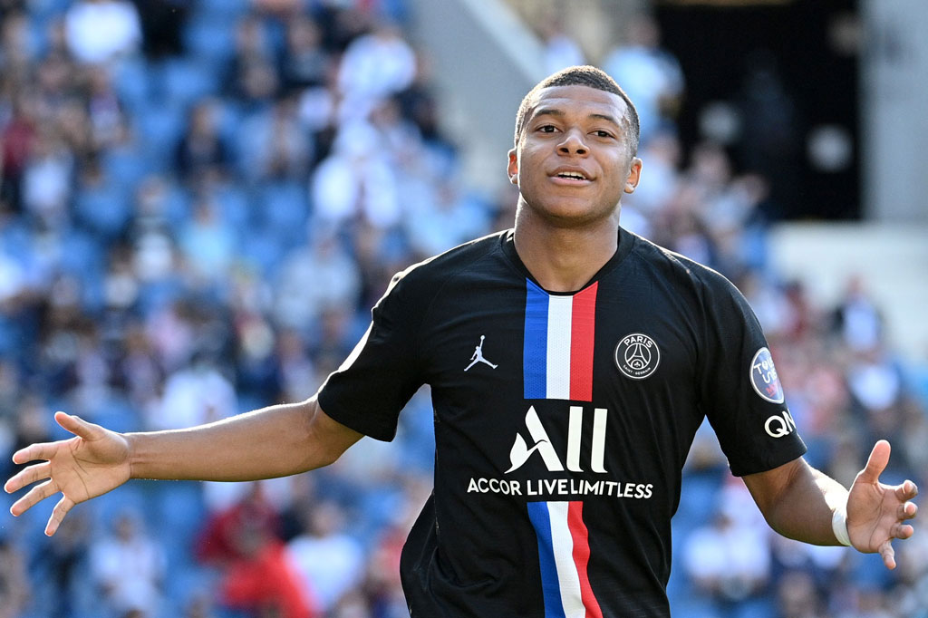 Disusul rekannya dari Paris St Germain Kylian Mbappe yang berusia 21 tahun dan mengumpulkan pendapatan USD48 juta.