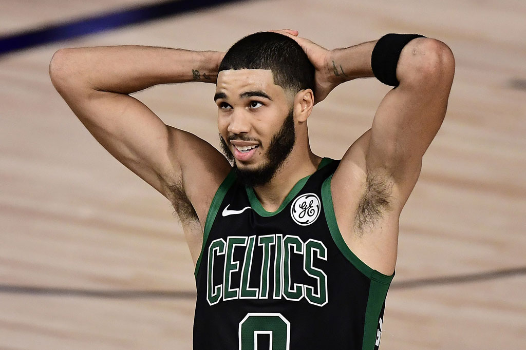 Sementara Tatum yang menyelesaikan permainan dengan 30 poin 14 rebound, dan lima assist, gagal melepaskan lemparan tiga poin saat bel tanda pertandingan usai.