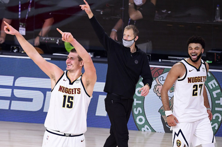 Nuggets yang merupakan tim unggulan ketiga, menjadi tim NBA pertama yang dua kali bangkit setelah tertinggal 1-3 pada putaran playoff, setelah mengalahkan Utah Jazz dengan pembalikan yang sama pada putaran pertama.