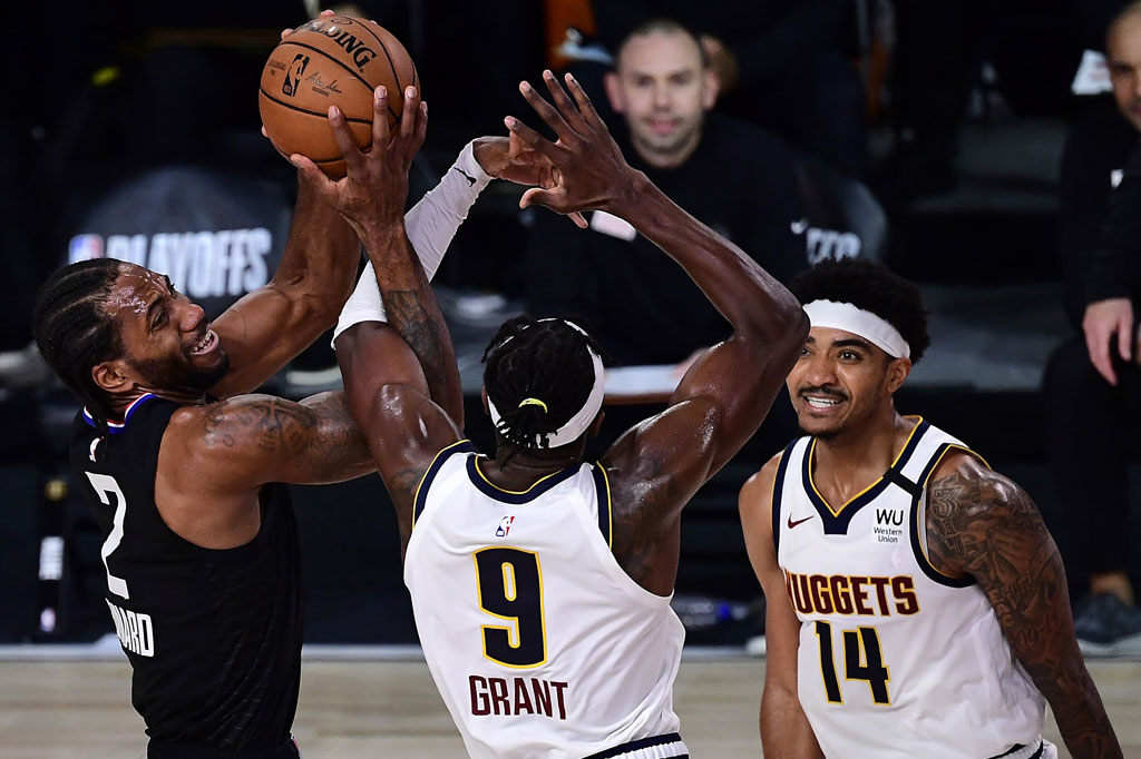 Kawhi Leonard hanya mengemas 14 poin, Patrick Beverley mencetak 11 poin, dan Paul George total mengemas sepuluh poin.