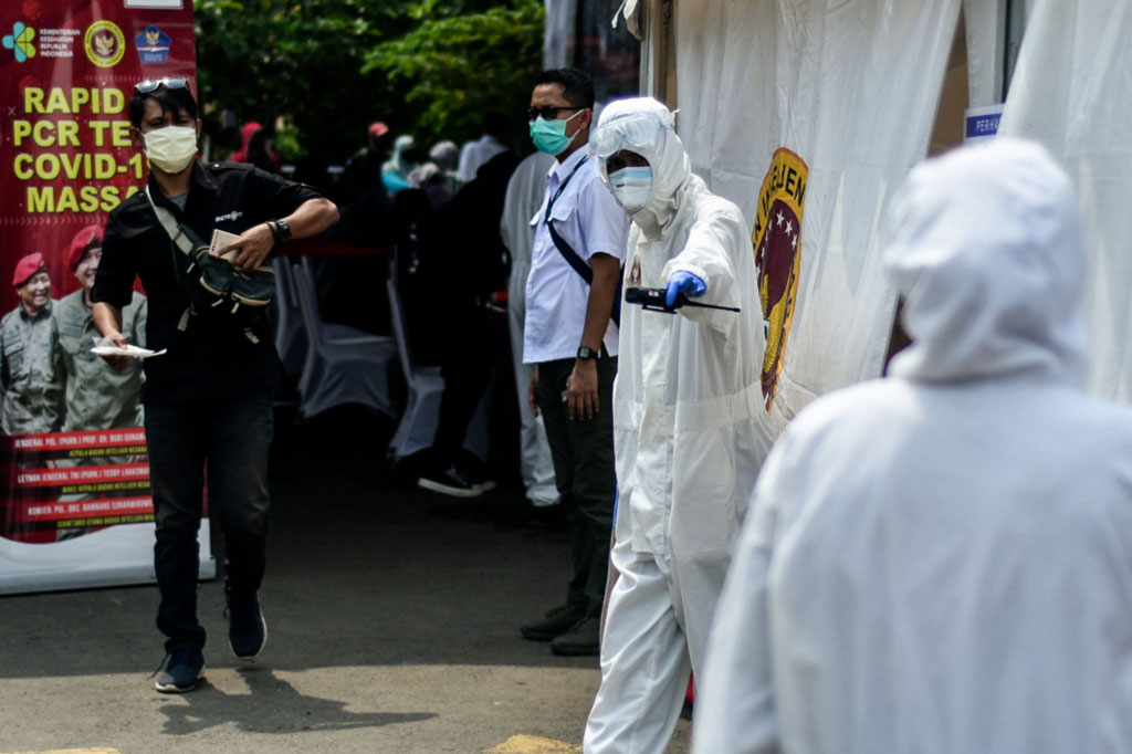 Suasana Swab Test untuk karyawan Media Group di lapangan parkir Media Group, Kedoya, Jakarta Barat, Rabu, 16 September 2020.