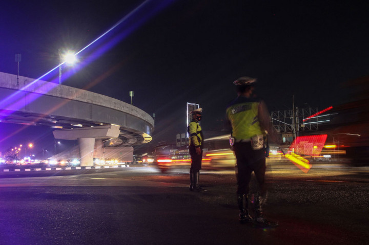 Pemerintah Kota Pekanbaru menerapkan PSBM dan penerapan jam malam khususnya di Kecamatan Tampan dari pukul 20.00 hingga 07.00 WIB sampai 29 September 2020 guna menekan angka penyebaran covid-19 di wilayah tersebut.