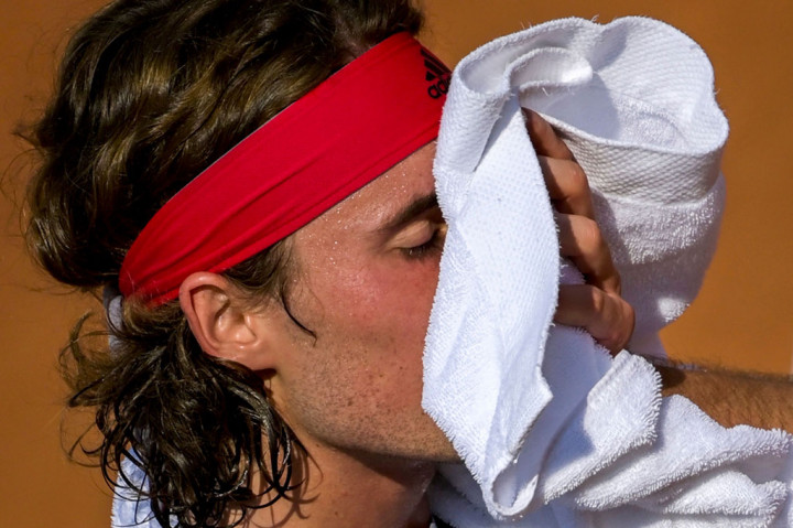 Unggulan ketiga Stefanos Tsitsipas tersingkir dari Italian Open setelah ditaklukkan petenis muda asal Italia Jannik Sinner di putaran kedua, Kamis, 17 September 2020 WIB.