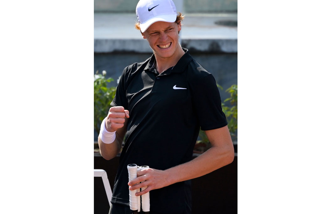 Sinner yang masih berusia 19 tahun, memimpin 6-1 5-2 sebelum Tsitsipas melakukan comeback dan menyelamatkan match point di tiebreak. Namun, Sinner kembali meraih kemenangan di set penentu saat Tsitsipas membuat 58 kesalahan sendiri.