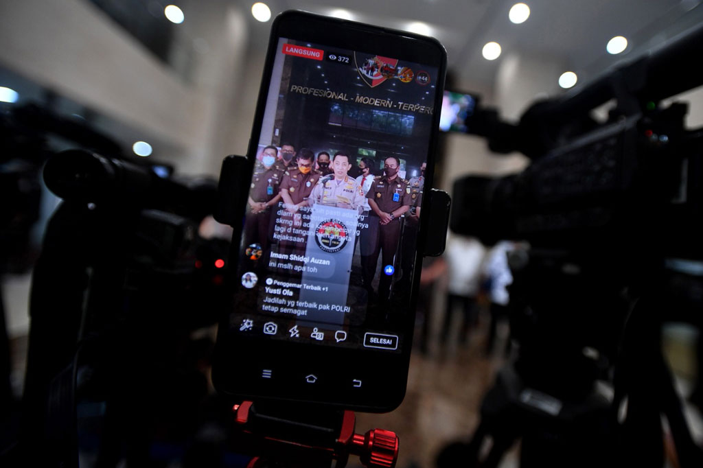 Menurut Kabareskrim, penyidik menyimpulkan sementara adanya dugaan pelanggaran terhadap Pasal 187 KUHP dan/atau Pasal 188 KUHP. Pasal 187 KUHP ancamannya maksimal 12 tahun sampai 15 tahun penjara jika menimbulkan korban. Sementara itu, Pasal 188 KUHP ancaman hukumannya 5 tahun bila terjadi kesalahan yang menyebabkan kebakaran.