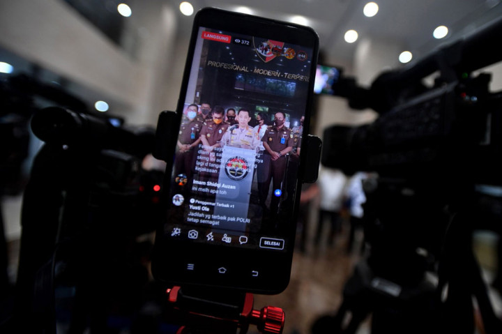 Menurut Kabareskrim, penyidik menyimpulkan sementara adanya dugaan pelanggaran terhadap Pasal 187 KUHP dan/atau Pasal 188 KUHP. Pasal 187 KUHP ancamannya maksimal 12 tahun sampai 15 tahun penjara jika menimbulkan korban. Sementara itu, Pasal 188 KUHP ancaman hukumannya 5 tahun bila terjadi kesalahan yang menyebabkan kebakaran.