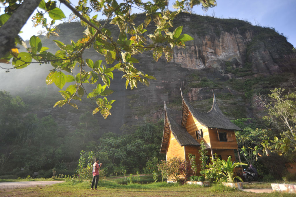 Geopark Lembah Harau memiliki potensi wisata pedesaan yang terus dikembangkan warga setempat, salah satunya membangun 'homestay' dengan gaya kampung Minangkabau.