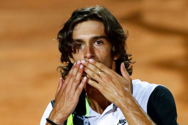 Petenis muda Italia LOrenzo Musetti kembali membuat kejutan di turnamen Italian Open. Petenis berusia 18 tahun tersebut melangkah ke babak ketiga usai menundukkan petenis Jepang Kei Nishikori, Jumat, 18 September 2020.