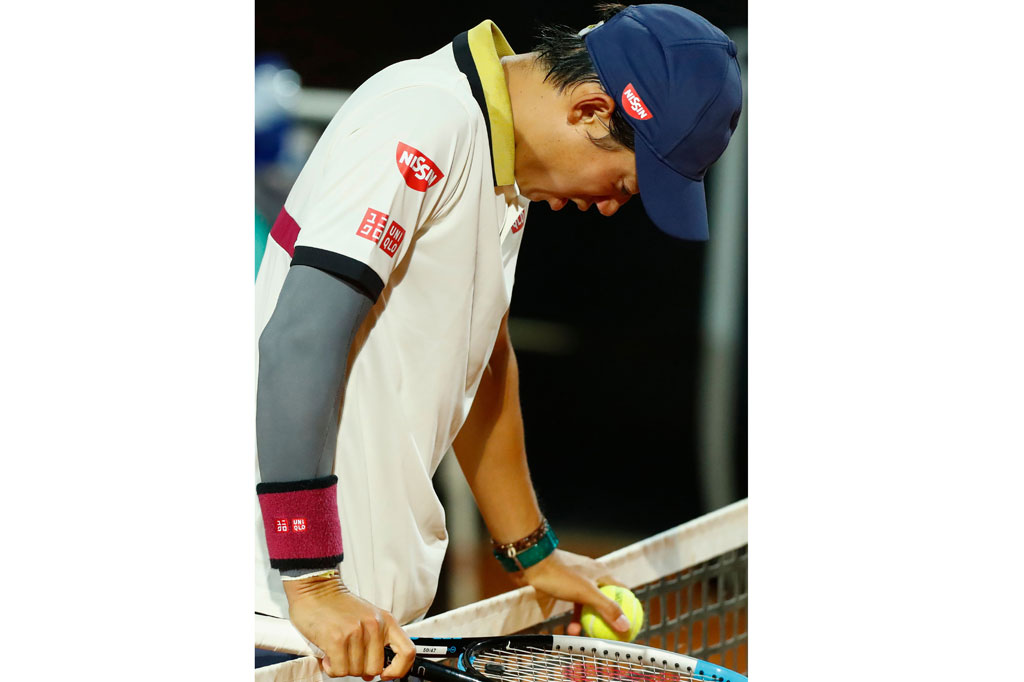 Nishikori tertunduk lesu usai tersingkir dari Italian Open.