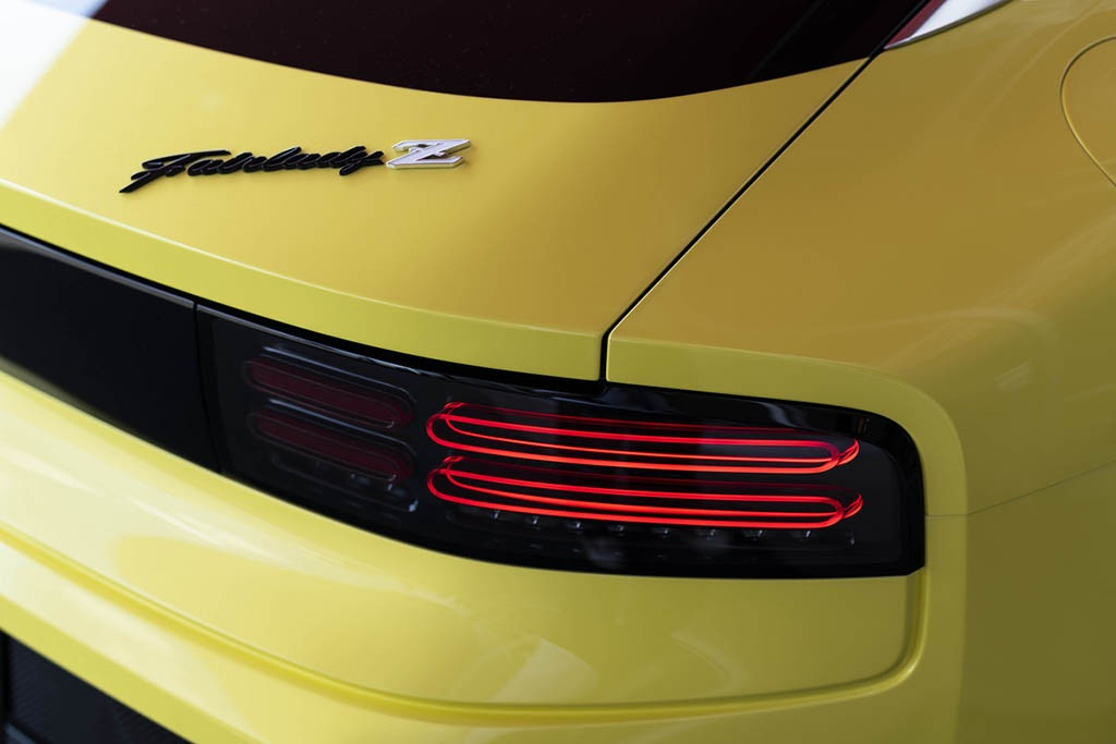 Logo Fairlady Z di atas lampu belakang menjadi pertanda bahwa Z Proto menjadi kebangkitan dari Z Series.