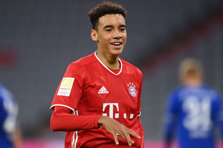 Keunggulan besar membuat pelatih Bayern Hansi Flick memberi kesempatan tampil kepada sejumlah pemain muda, yakni Michael Cuisance, Chris Richards, Jamal Musiala, dan Joshua Zirkzee. Dari ketiga pemain itu, Musiala menjadi sosok yang mampu mencetak gol penutup Bayern dengan mengonversi umpan Lewandowski.