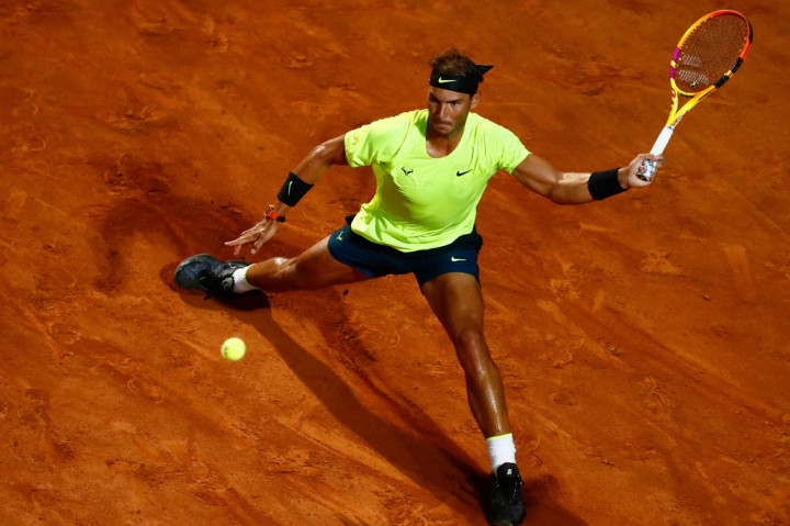 Peraih sembilan titel di Roma itu menang dua gim langsung 6-1, 6-3 atas Lajovic yang merupakan petenis peringkat ke-25.