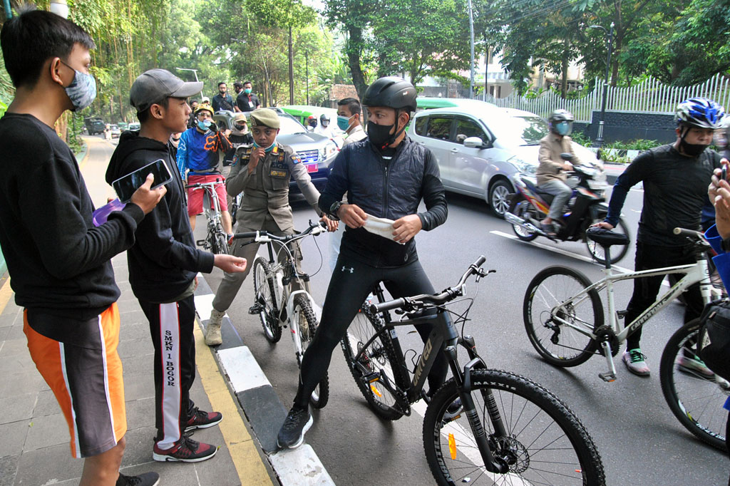 Penutupan sementara pedestrian tersebut sebagai upaya pencegahan dan menekan penularan covid-19 di wilayah zona merah Kota Bogor.