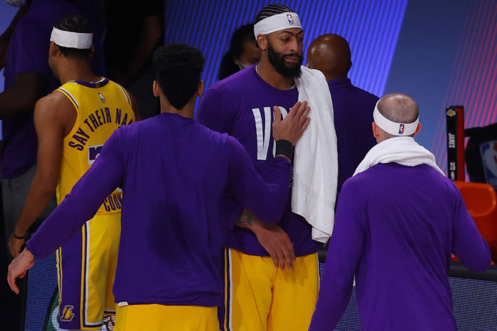 Los Angeles Lakers meraih kemenangan 126-114 atas Denver Nuggets dalam gim pertama putaran final Wilayah Barat playoff NBA di Advent Health Arena dekat Orlando, Sabtu, 19 September 2020 WIB. 
